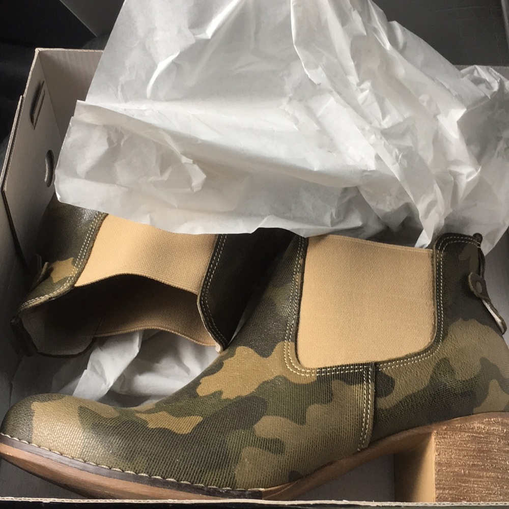 Camo booties